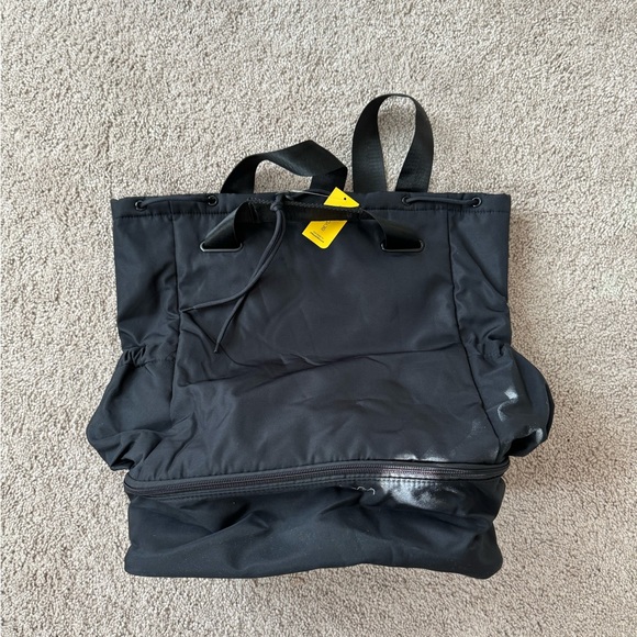 Beyond Yoga Black Convertible Gym Bag - Picture 2 of 3